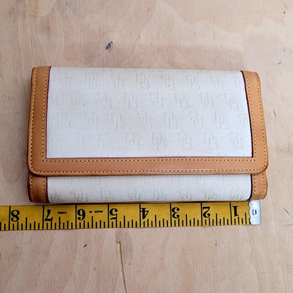 Dooney & Bourke Signature Monogram Tri Fold Wallet Cream Canvas Tan Leather Trim - Picture 13 of 14